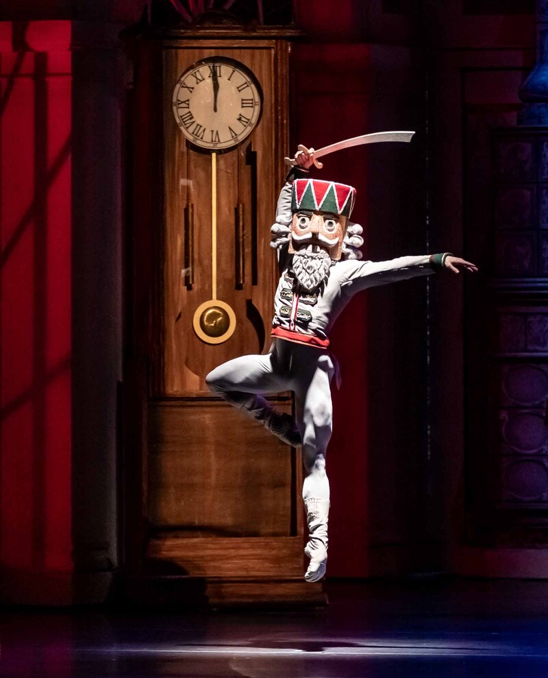 „Der Nussknacker“ © Semperoper Dresden/Martin Divíšek Szene aus „Der Nussknacker“