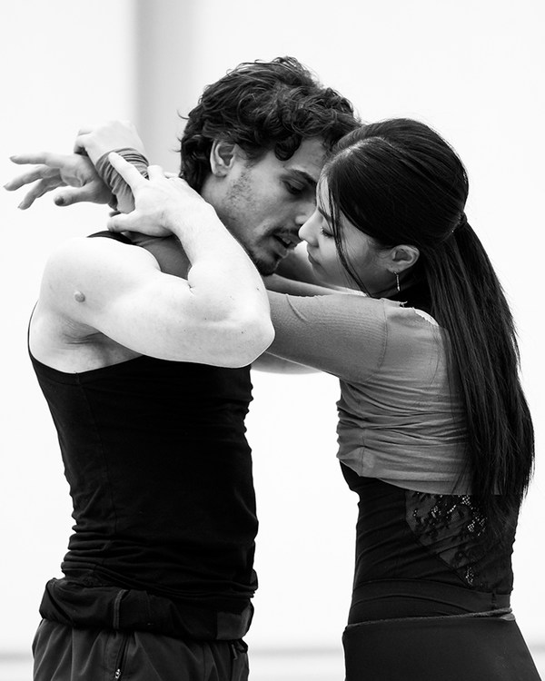 Julian Amir Lacey und Ayaha Tsunaki während der Proben zu »Romeo und Julia«