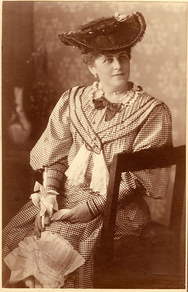 Marie Wittich posiert, 1915
