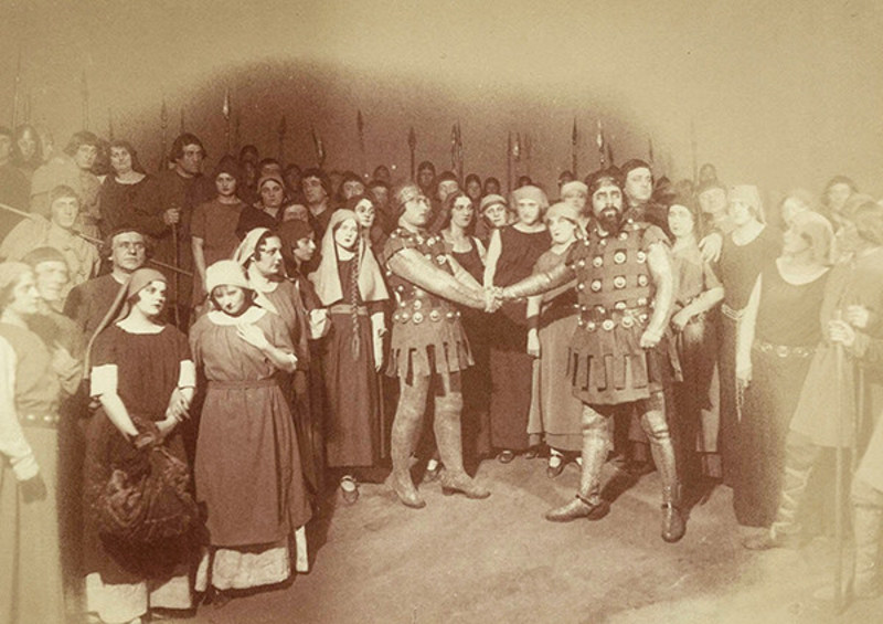 Historisches Foto einer Szene aus der Oper »Macbeth«