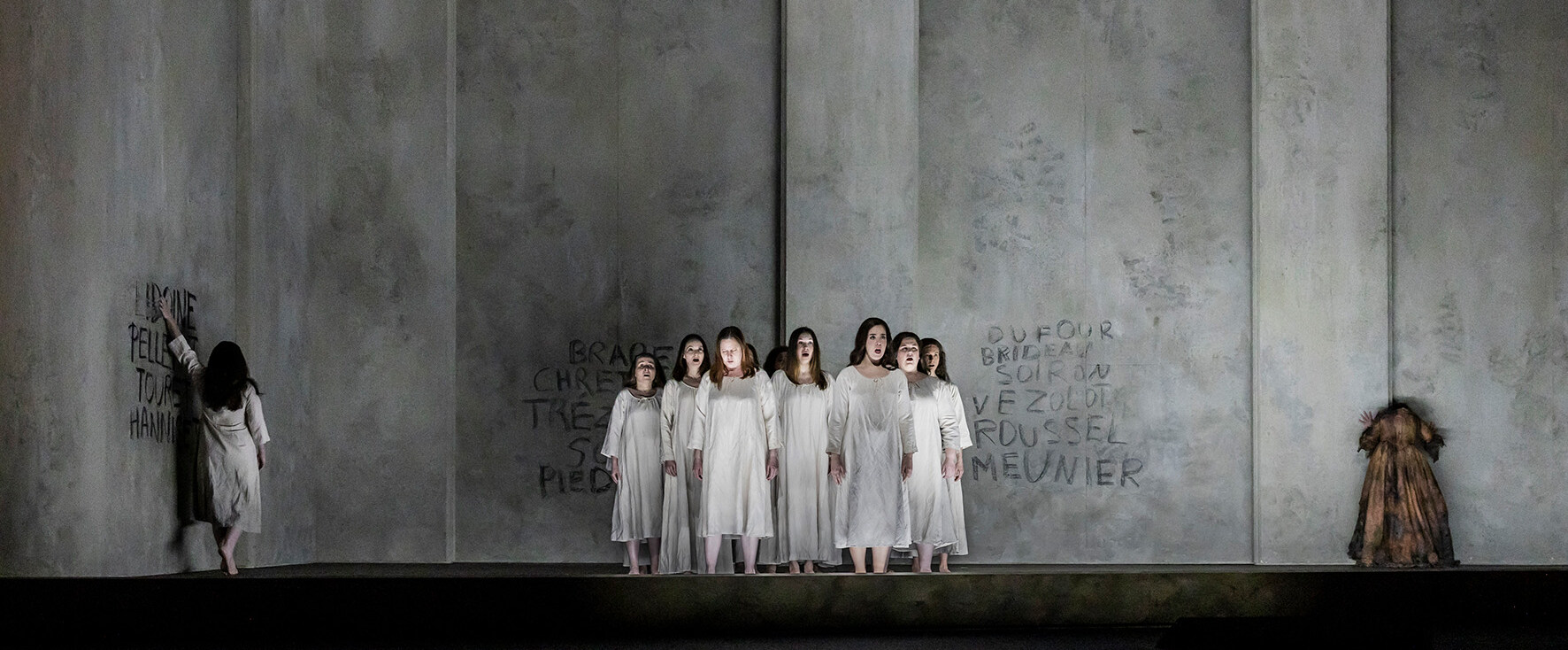 „Dialogues des Carmélites“ © Semperoper Dresden, Foto: Jochen Quast Szenenbild „Dialogues des Carmélites“