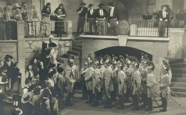 Szene aus dem 1. Akt von »Carmen«, 1. Februar 1942