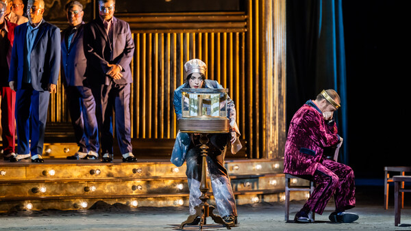 „Un ballo in maschera“ © Semperoper Dresden, Foto: Jochen Quast Szenenbild von „Un ballo in maschera“