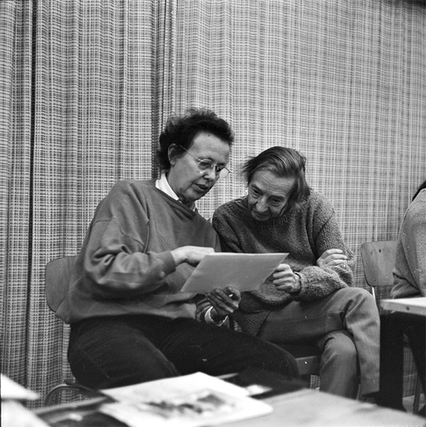 Ruth Berghaus und Gret Palucca im Gespräch während der Proben zu »Die Weise von Liebe und Tod des Cornets«, Uraufführung 16.02.1985