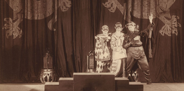 Heinrich Tessmer als Pang, Otto Sigmund als Pong und Paul Schöffler als Ping bei der Deutschen Erstaufführung von »Turandot« am 4.7.1926
