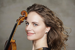 Capell-Virtuosin Julia Fischer mit Violine