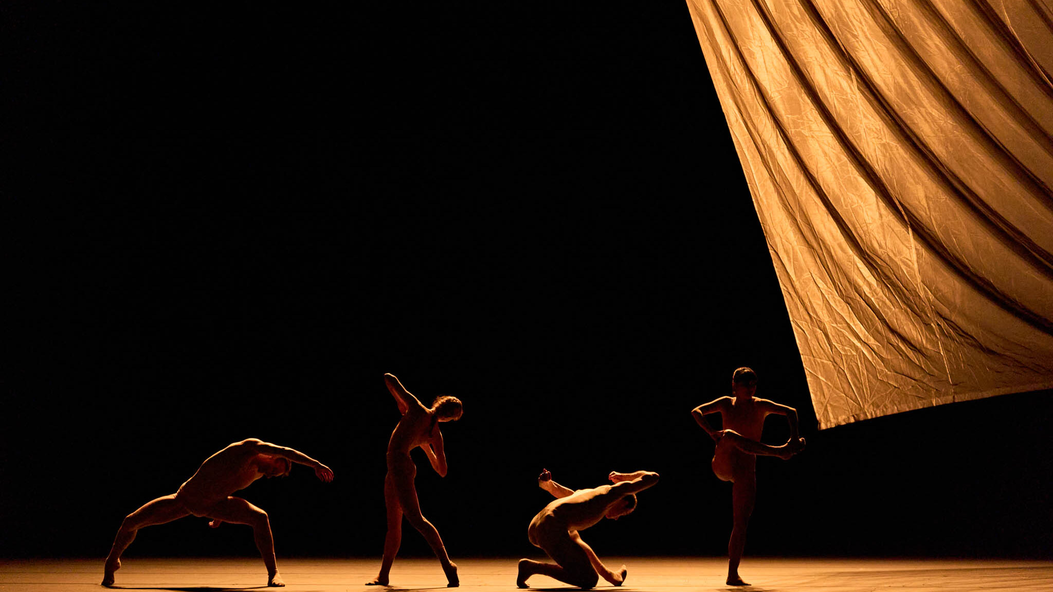 „November“ © Semperoper Dresden/Admill Kuyler Szenenbild „November“