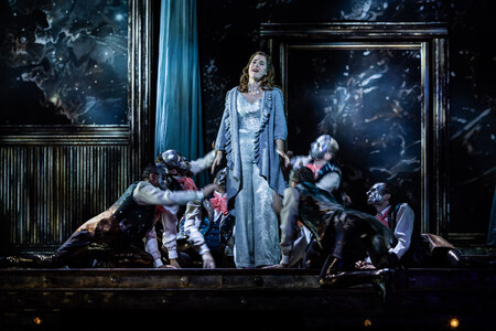 „Un ballo in maschera“ © Semperoper Dresden, Foto: Jochen Quast Szenenbild von „Un ballo in maschera“