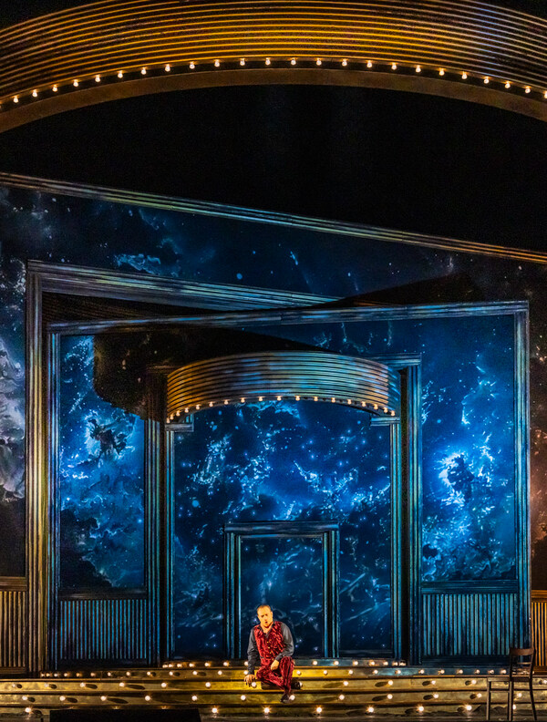 „Un ballo in maschera“ © Semperoper Dresden, Foto: Jochen Quast Szenenbild von „Un ballo in maschera“