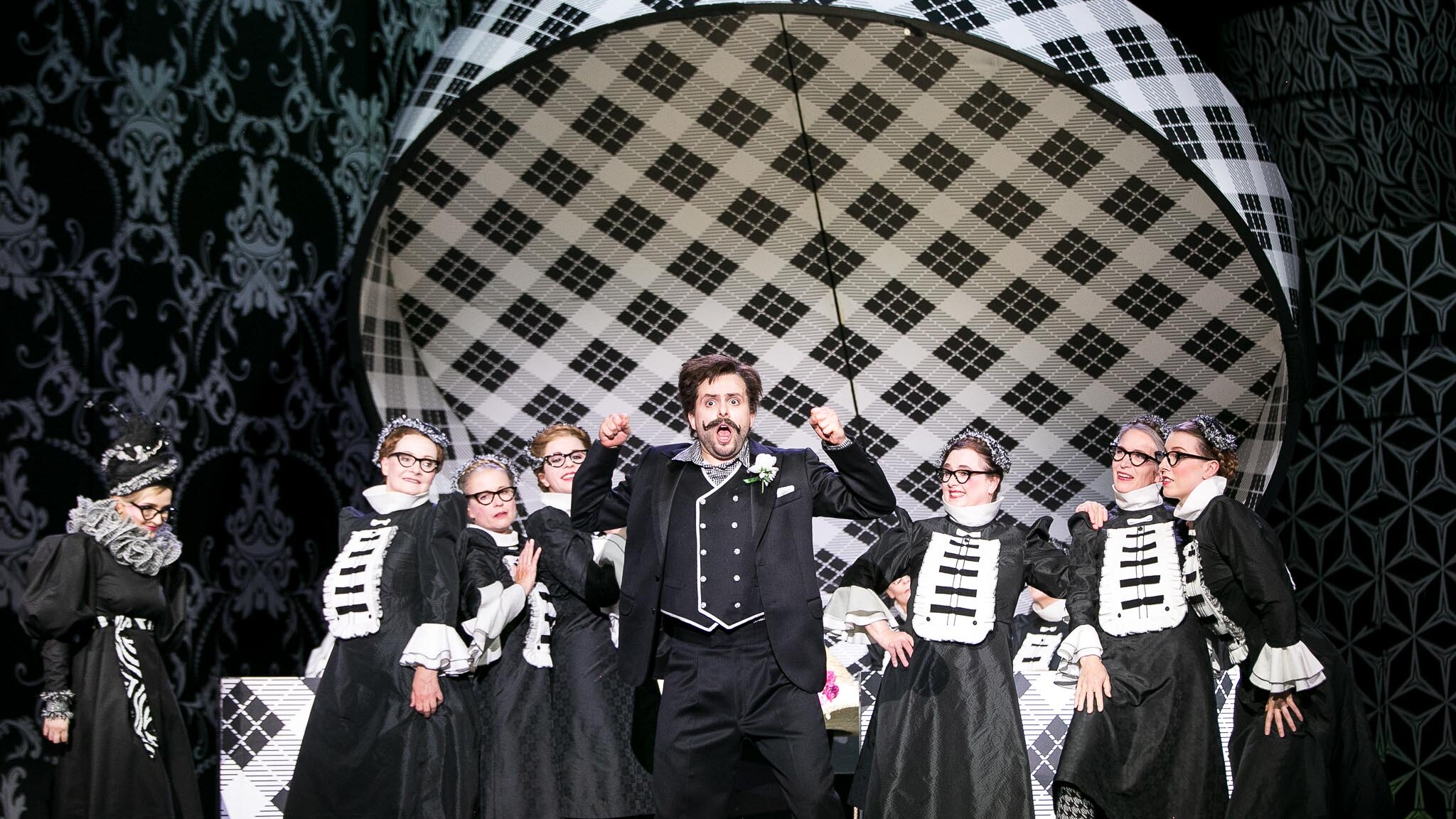 „Der Florentiner Hut“ © Semperoper Dresden, Foto: Mark Schulze Steinen Szene „Der Florentiner Hut“
