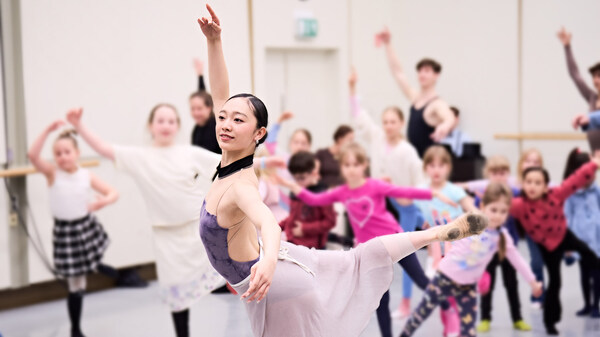 „Gestatten, Monsieur Petipa!“ © Semperoper Dresden, Foto: Admill Kuyler Szenenbild von „Gestatten, Monsieur Petipa!“