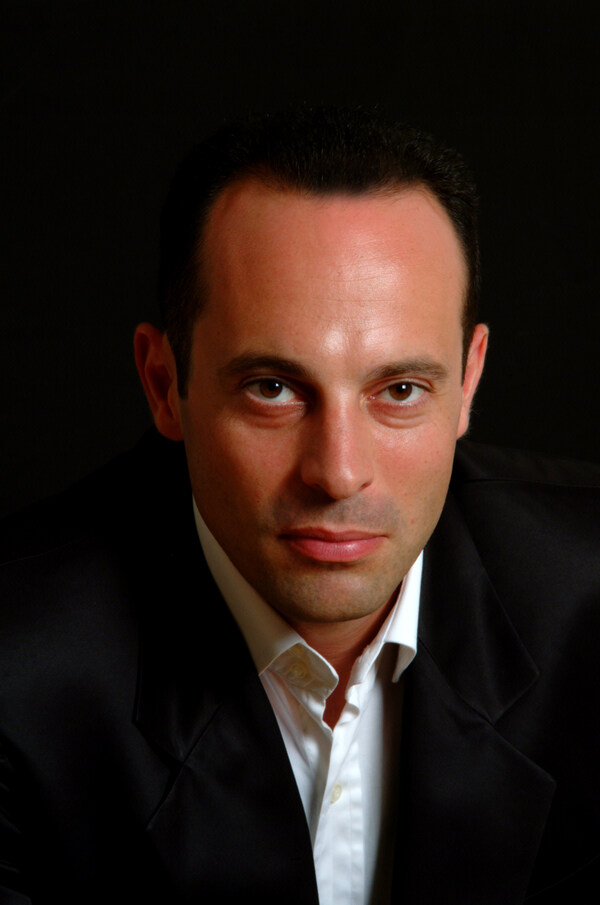 Mark Milhofer