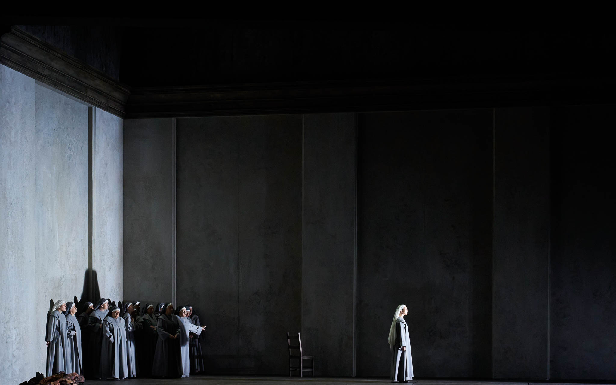 „Dialogues des Carmélites“ © Opernhaus Zürich/Herwig Prammer Szenenbild „Dialogues des Carmélites“