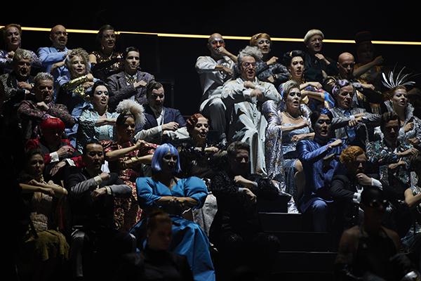 Staatsopernchor und Sinfoniechor Dresden der »Turandot«-Inszenierung von 2023
